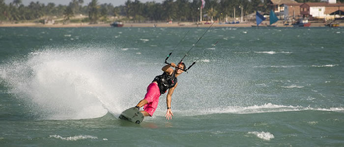 Carving Kitesurfer